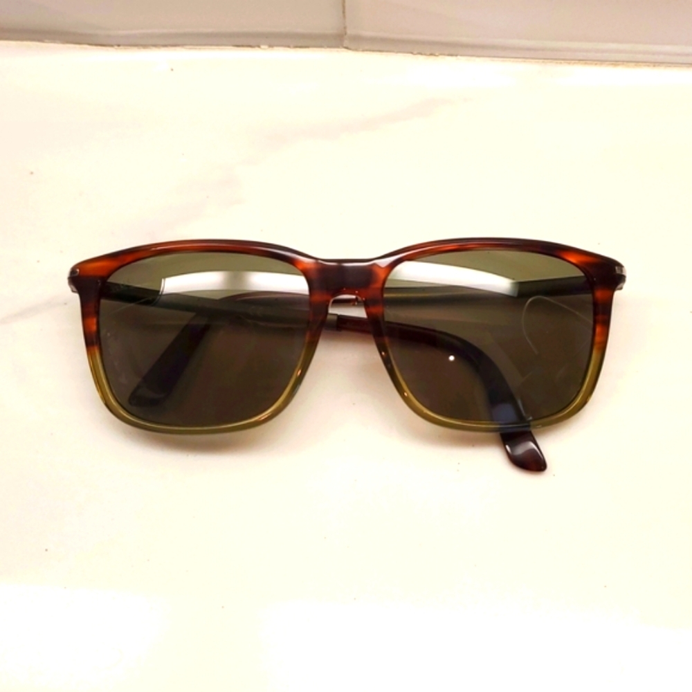 Gucci Brown Sunglasses with Case